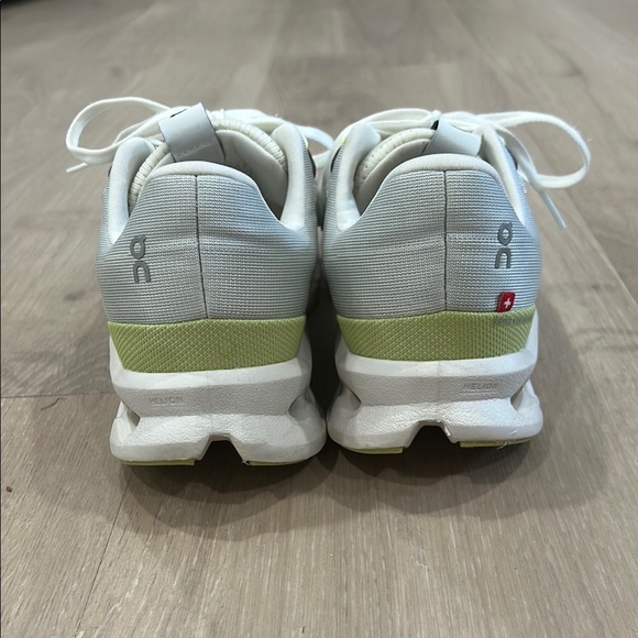 ON Running Athletic Shoes - Picture 5 of 9